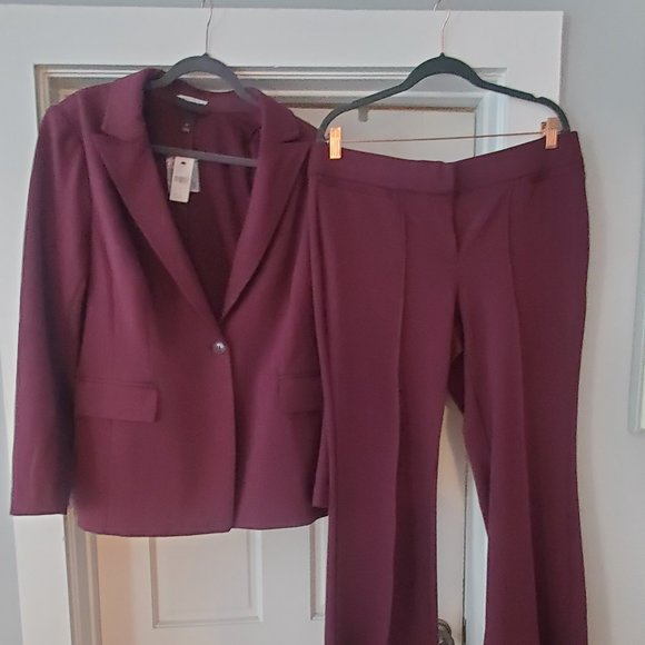 Burgundy suit - Picture 3 of 4